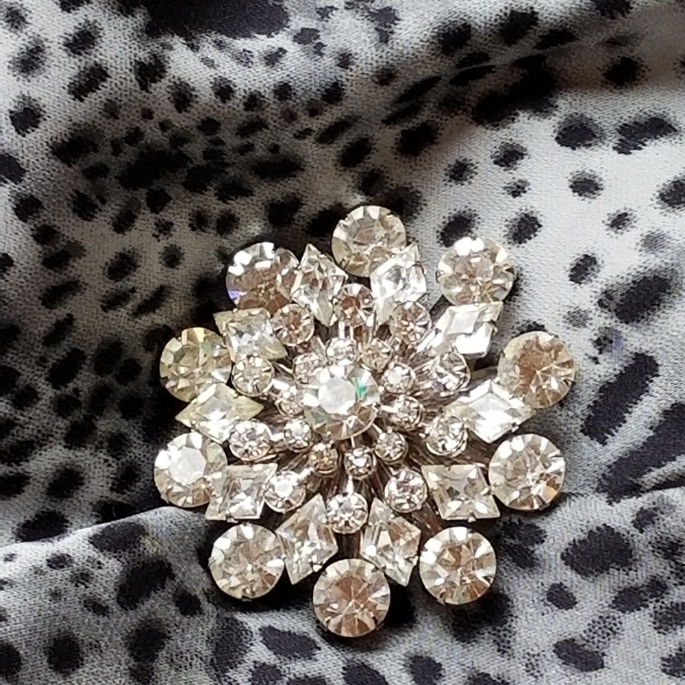 EXQUISITE VINTAGE RHINESTONE  BROOCH